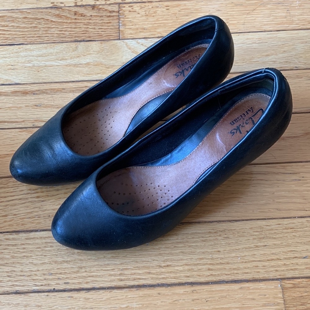 CLARKS ARTISAN Womens Size 7M Black Leather Classic Pumps Heels Shoes